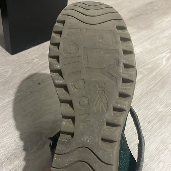 FLY LONDON WEDGES - Picture 2 of 3